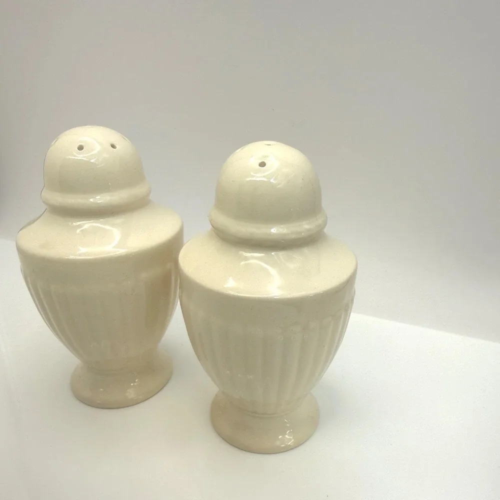 Wedgwood‎ Edme Salt & Pepper Shakers Creamware England Vintage Set